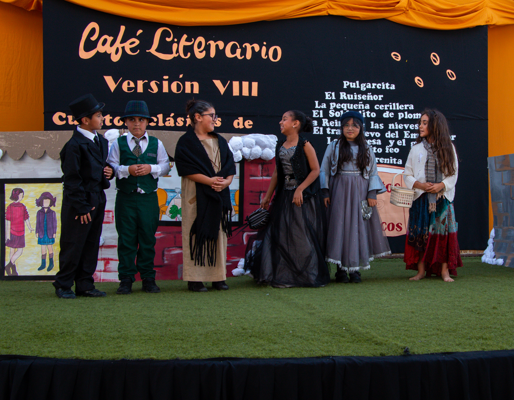 Octava versión del Café Literario en el Colegio Byron Gigoux James